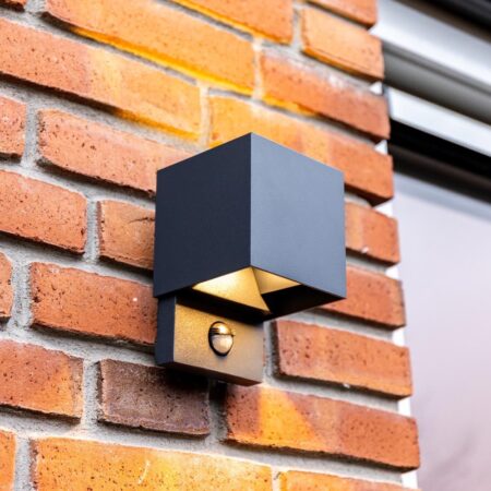 Kansas LED Wandlamp PIR Sensor - Antraciet - IP65 - 3000K warm wit - Binnen & Buiten - Up & Down Light - Kubus | HOFTRONIC