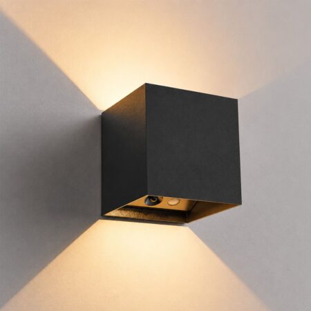 Kansas wandlamp op batterijen - Zwart - IP44 voor binnen & buiten - 3000K warmwit licht - Up & down - USB-C oplaadbare wandlamp - Grote accu - Incl. bewegingssensor | HOFTRONIC