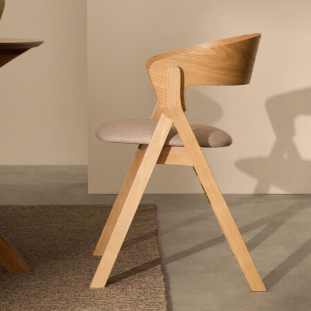 Kave Home Eetkamerstoel 'Godia' Chenille en hout