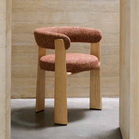 Kave Home Eetkamerstoel 'Granite' Chenille en essenhout