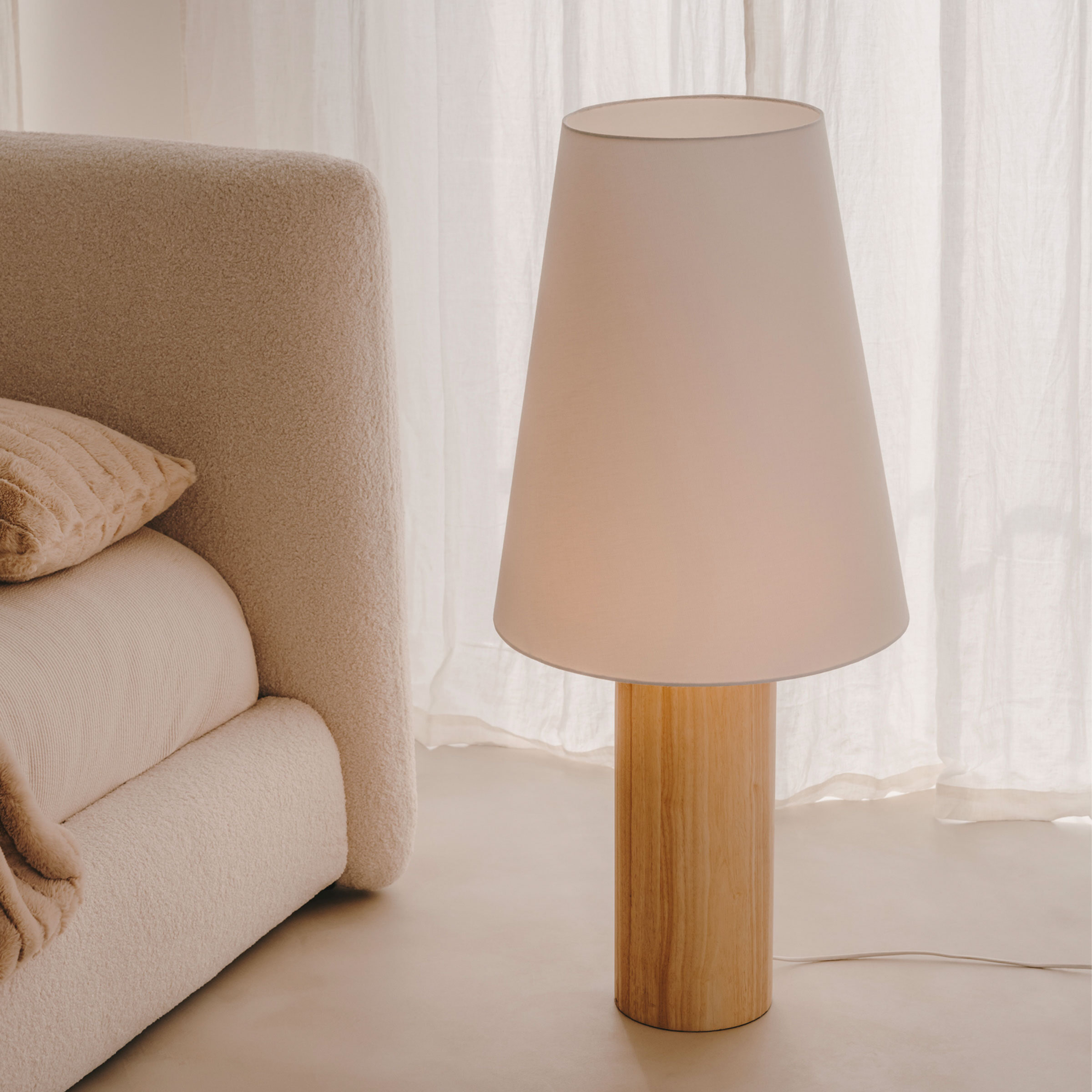 Kave Home Vloerlamp 'Marga' Rubberhout