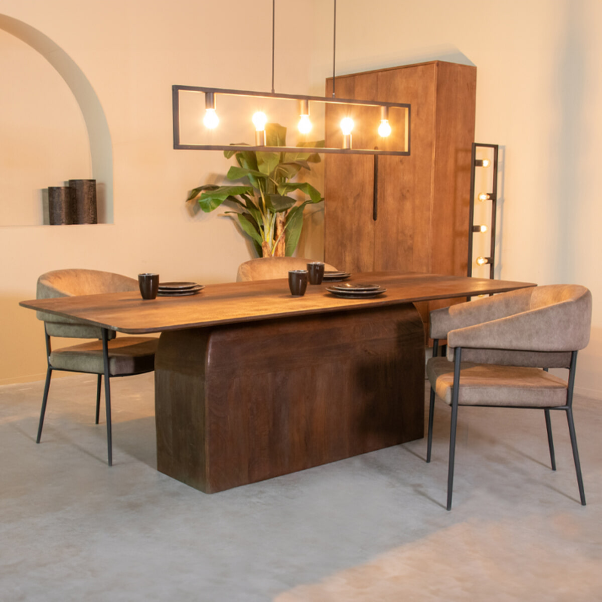 LABEL51 Eettafel 'Owen' Mangohout