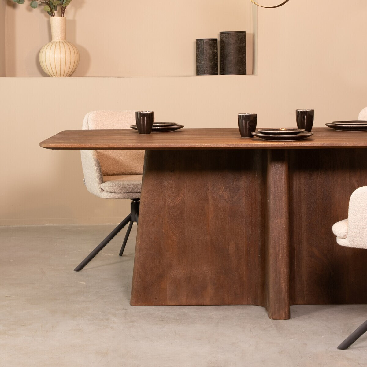 LABEL51 Eettafel 'Scott' Mangohout