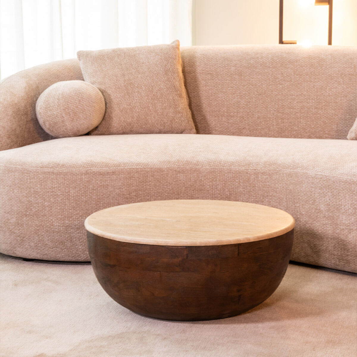 LABEL51 Ronde Salontafel 'Bowl' Travertin en hout