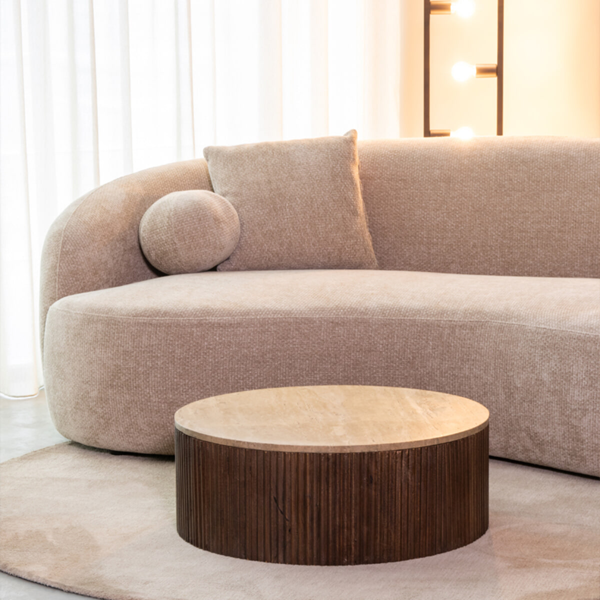 LABEL51 Ronde Salontafel 'Ribble' Travertin en hout
