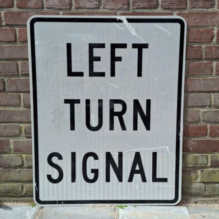 Left Turn Signal Amerikaans Verkeersbord - 76 x 61cm - Origineel | The Dutch Pickers
