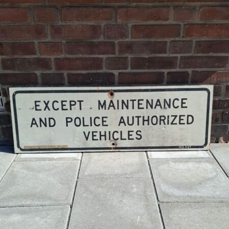 Maintenance Vehicles Houten Verkeersbord - 91 x 30cm | The Dutch Pickers