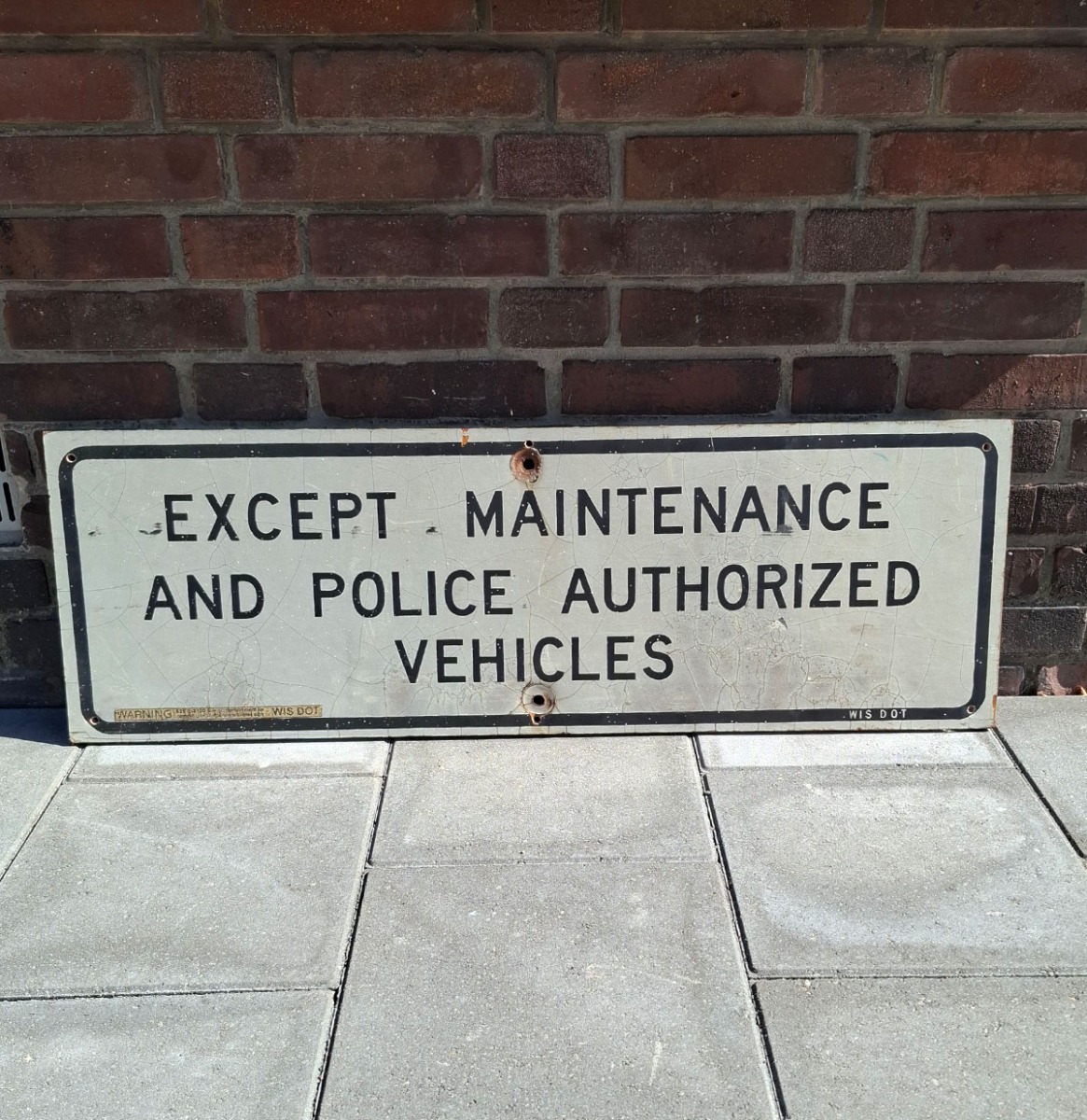 Maintenance Vehicles Houten Verkeersbord - 91 x 30cm | The Dutch Pickers