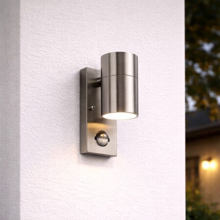Mason wandlamp - 2700K warm wit - Bewegingsmelder en schemerschakelaar - IP44 spatwaterdicht - Spotlight voor binnen en buiten - RVS | HOFTRONIC