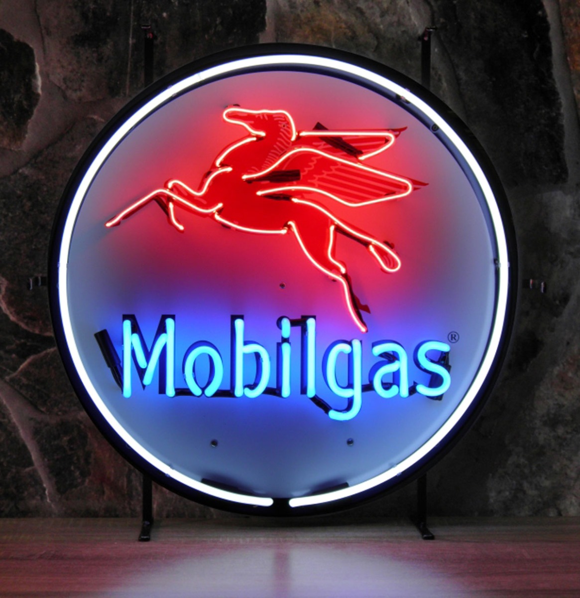 Mobilgas Neon Verlichting Met Achterplaat 64 x 64 cm | Mobilgas -Oil