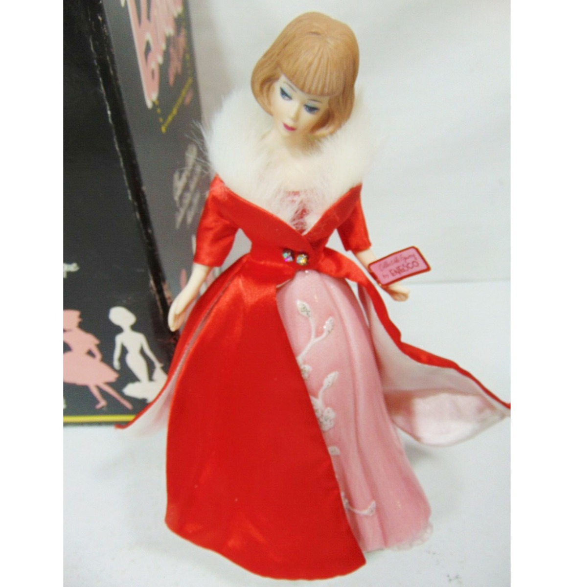 Moederdag cadeau - Barbie Porseleinen Beeldje En Muziekdoosje Magnificience 1965 27 cm | Barbie