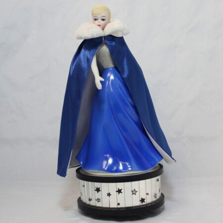 Moederdag cadeau - Barbie Porseleinen Beeldje En Muziekdoosje Midnight Blue 1965 23 cm | Barbie