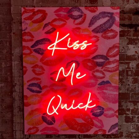 Muurschilderij (LED Neon) - 'Kiss Me Quick' Small | Fiftiesstore