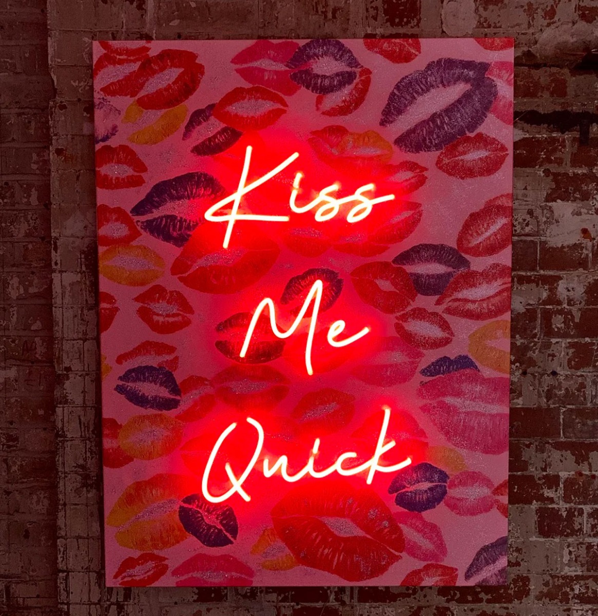 Muurschilderij (LED Neon) - 'Kiss Me Quick' Small | Fiftiesstore