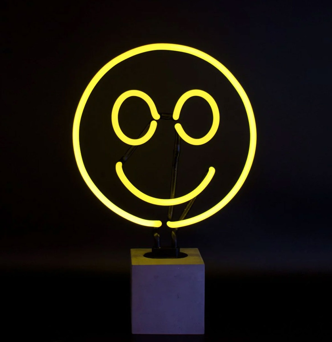 Neon 'Smiley' Sign (Op Betonnen Basis) - Geel | Fiftiesstore