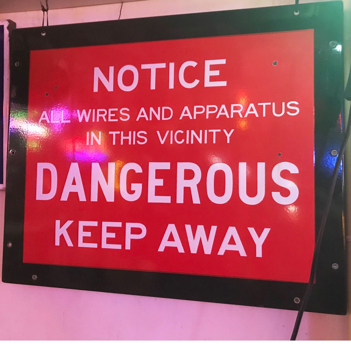 Notice All Wires And Apparatus Emaille Bord - Origineel | The Dutch Pickers