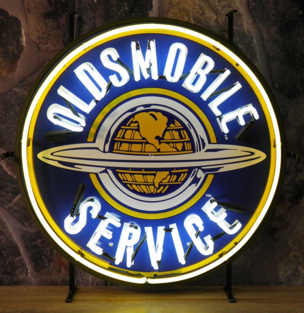 Oldsmobile Neon Verlichting Met Logo Achterplaat 60 cm | 34% korting | Fiftiesstore