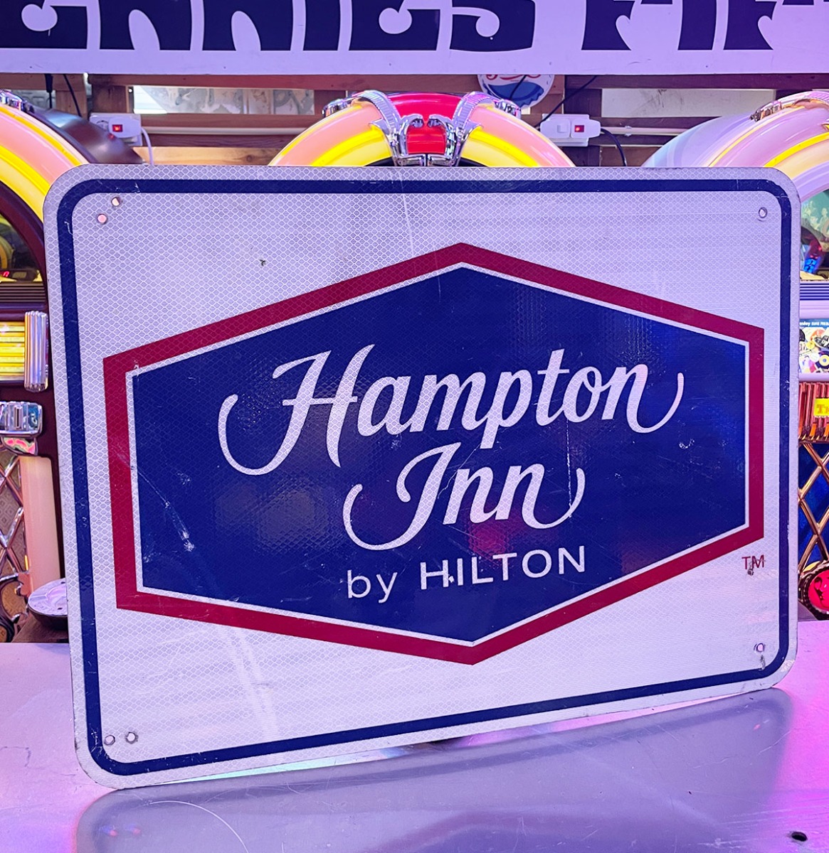 Origineel Amerikaans Hampton Inn Straatbord - Hilton - Reflecterend | The Dutch Pickers