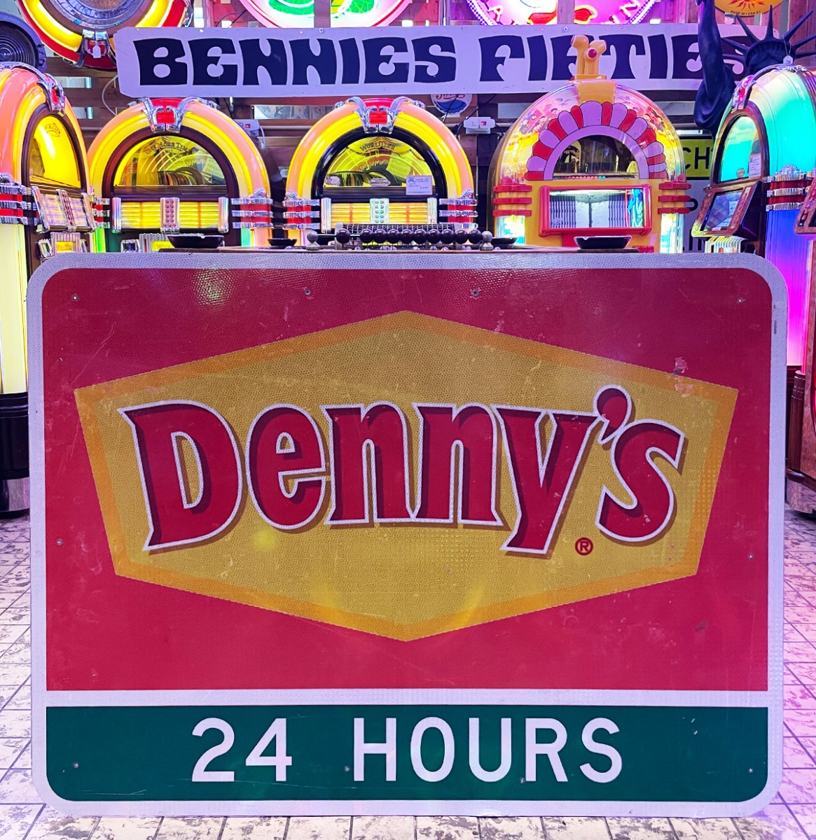 Origineel Denny's Reclamebord uit de USA - 122 x 92 cm | The Dutch Pickers