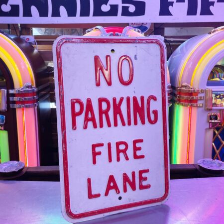 Origineel USA No Parking Fire Lane Straatbord Embossed Reliëf - 46 x 61 cm | The Dutch Pickers