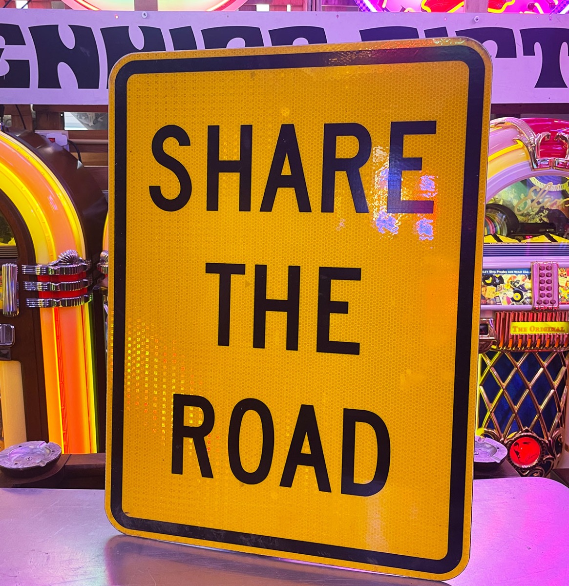 Origineel Vintage USA “Share The Road” Verkeersbord - 61 x 45 cm | The Dutch Pickers