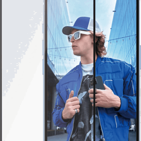PanzerGlass Ultra-Wide Fit Apple iPhone 16 Screenprotector Ceramic