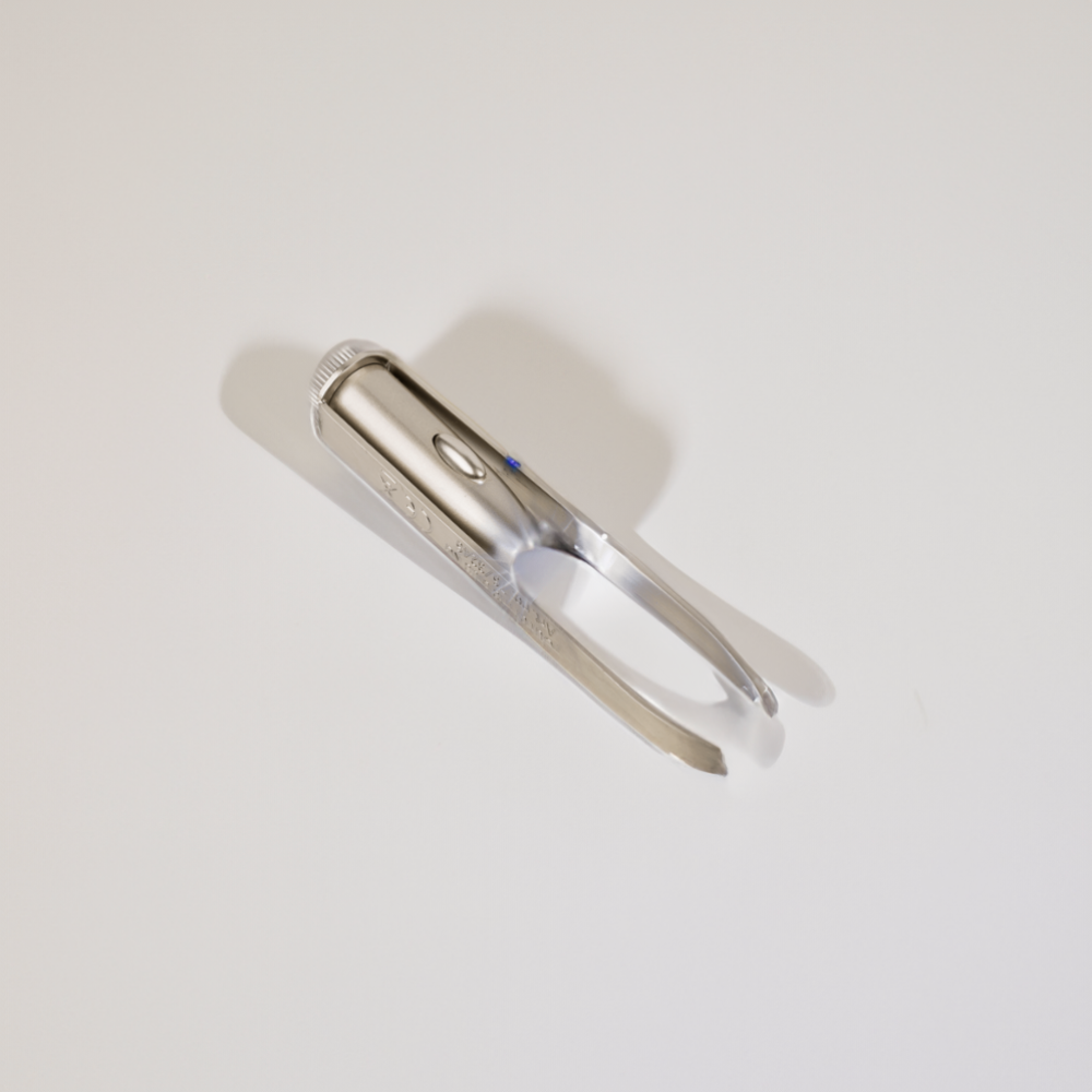 Pincet met LED Lampje - Inclusief Batterijen - Zilver | OUT OF THE BLUE