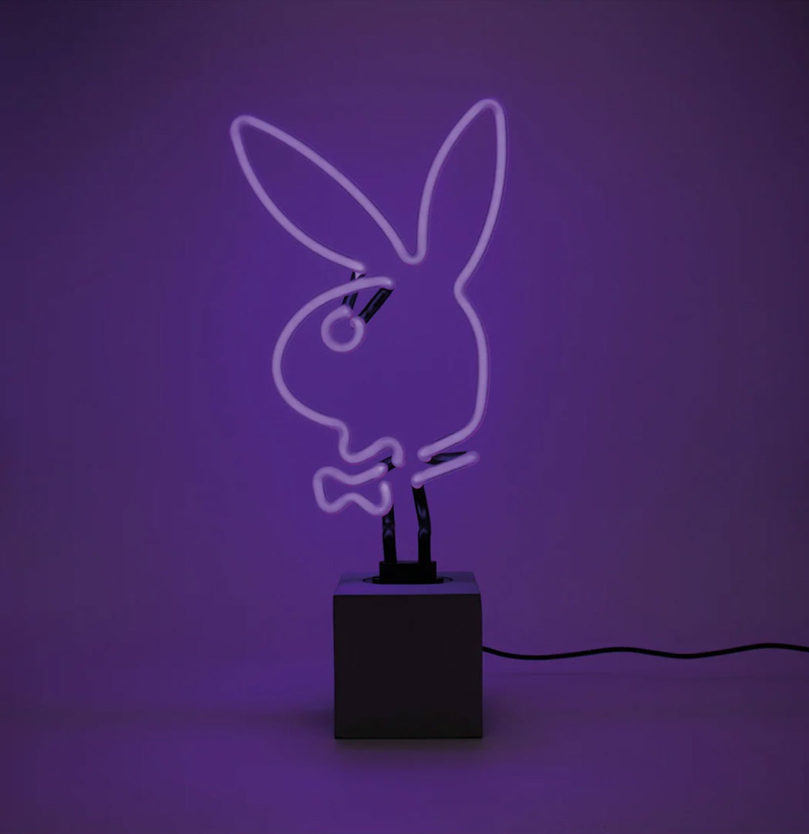 Playboy - Glas Neon " Playboy Bunny" Sign (Op Betonnen Basis) - Paars | Playboy