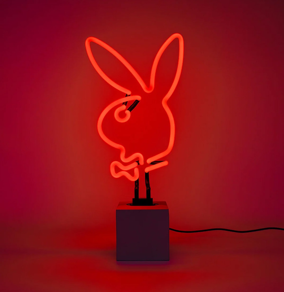 Playboy - Glas Neon " Playboy Bunny" Sign (Op Betonnen Basis) - Rood | Playboy