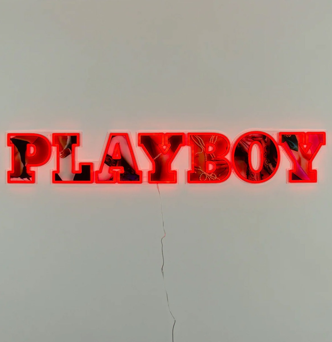 Playboy Woordmark - Wandbord - Rood LED | Playboy