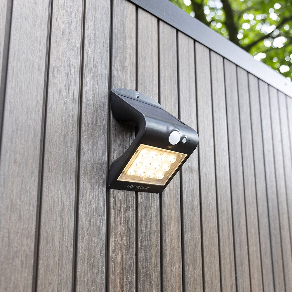 Rhodes Solar Wandlamp Up & Down - met Bewegingssensor - 1.5W - 3000K Warm wit - 2 lichtstanden - IP65 waterdicht - Wandlamp Schutting - Zwart | HOFTRONIC