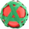 Rode crossbal met groene rubberband |
