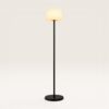 Staande lamp Nesari sole - Met afneembare voet en oplaadbaar via USB C of met solarenergie - Inclusief afstandsbediening om te kiezen uit zes RGB-kleuren | LUSENZ