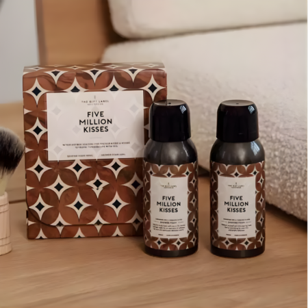 Travelset "Five Million Kisses" - Scheerschuim & Doucheschuim | The Gift Label B.V.