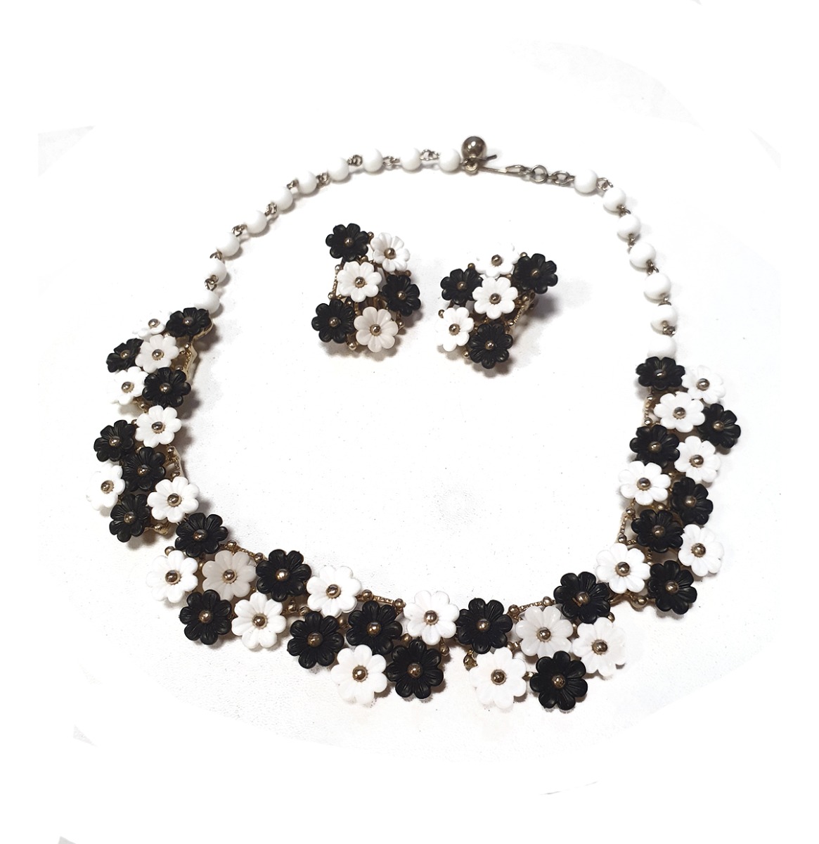 True Vintage Juwelen Set Ketting & Oor Clips Bloemen Zwart Wit | Fiftiesstore