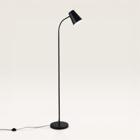 Tylora - Zwarte Staande lamp Metaal 150 cm - Modern design - Woonkamer lamp - E27 fitting - Verstelbare metalen kap - Mat - Met voetschakelaar | LUSENZ