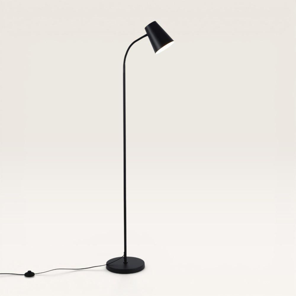 Tylora - Zwarte Staande lamp Metaal 150 cm - Modern design - Woonkamer lamp - E27 fitting - Verstelbare metalen kap - Mat - Met voetschakelaar | LUSENZ