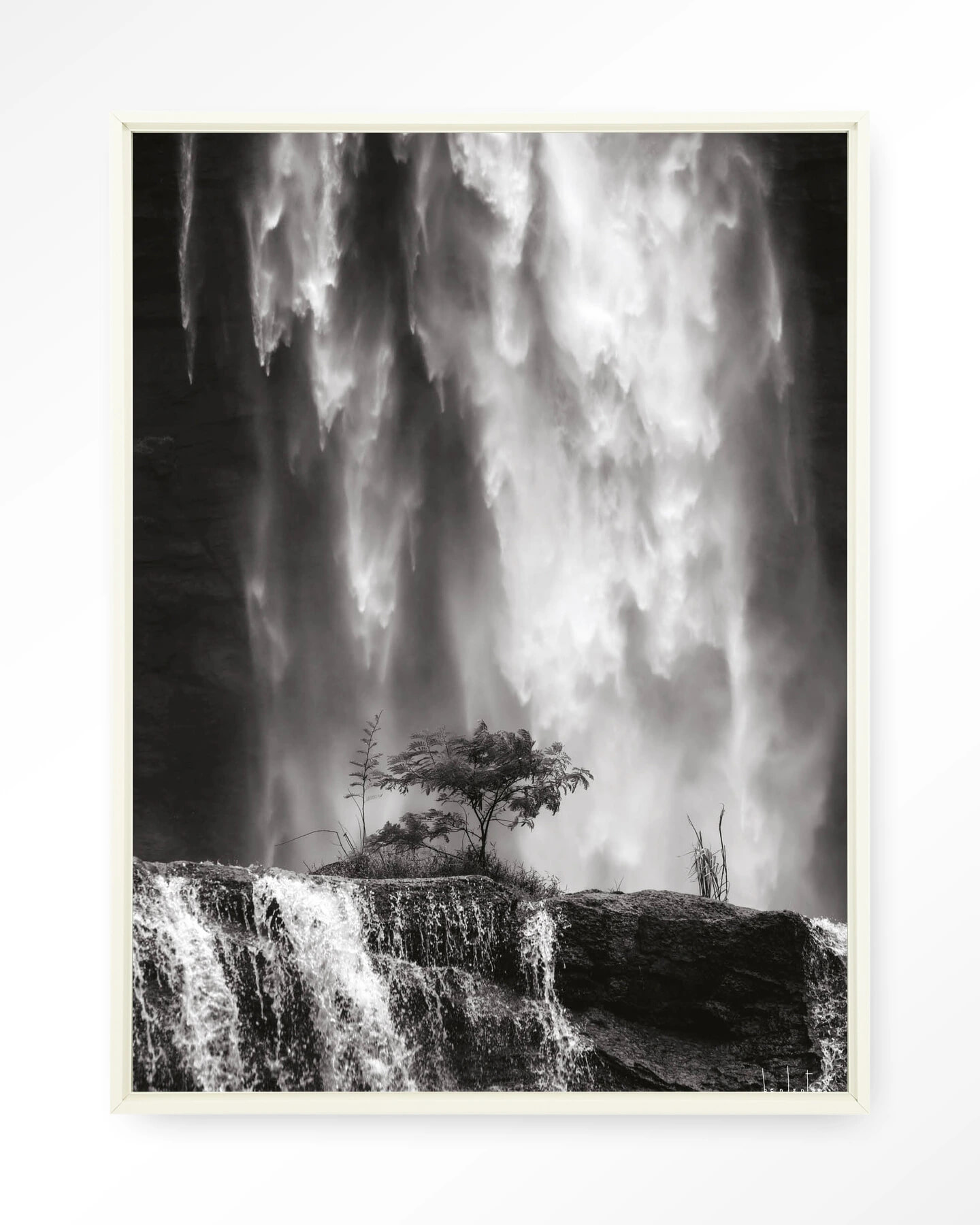 Urban Cotton Wandkleed 'Germinate' 110 x 145cm in Floating Frame - off white | Urban Cotton