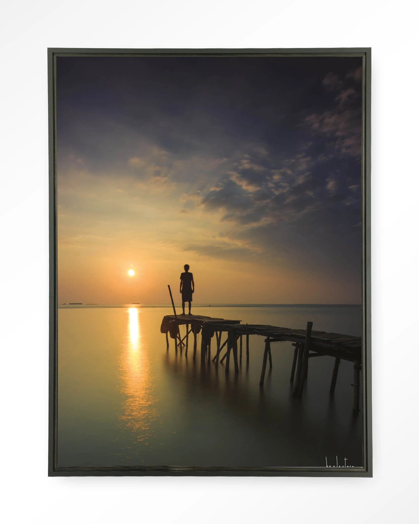 Urban Cotton Wandkleed 'Good Morning Cirebon' 80 x 110cm in Floating Frame - black | Urban Cotton