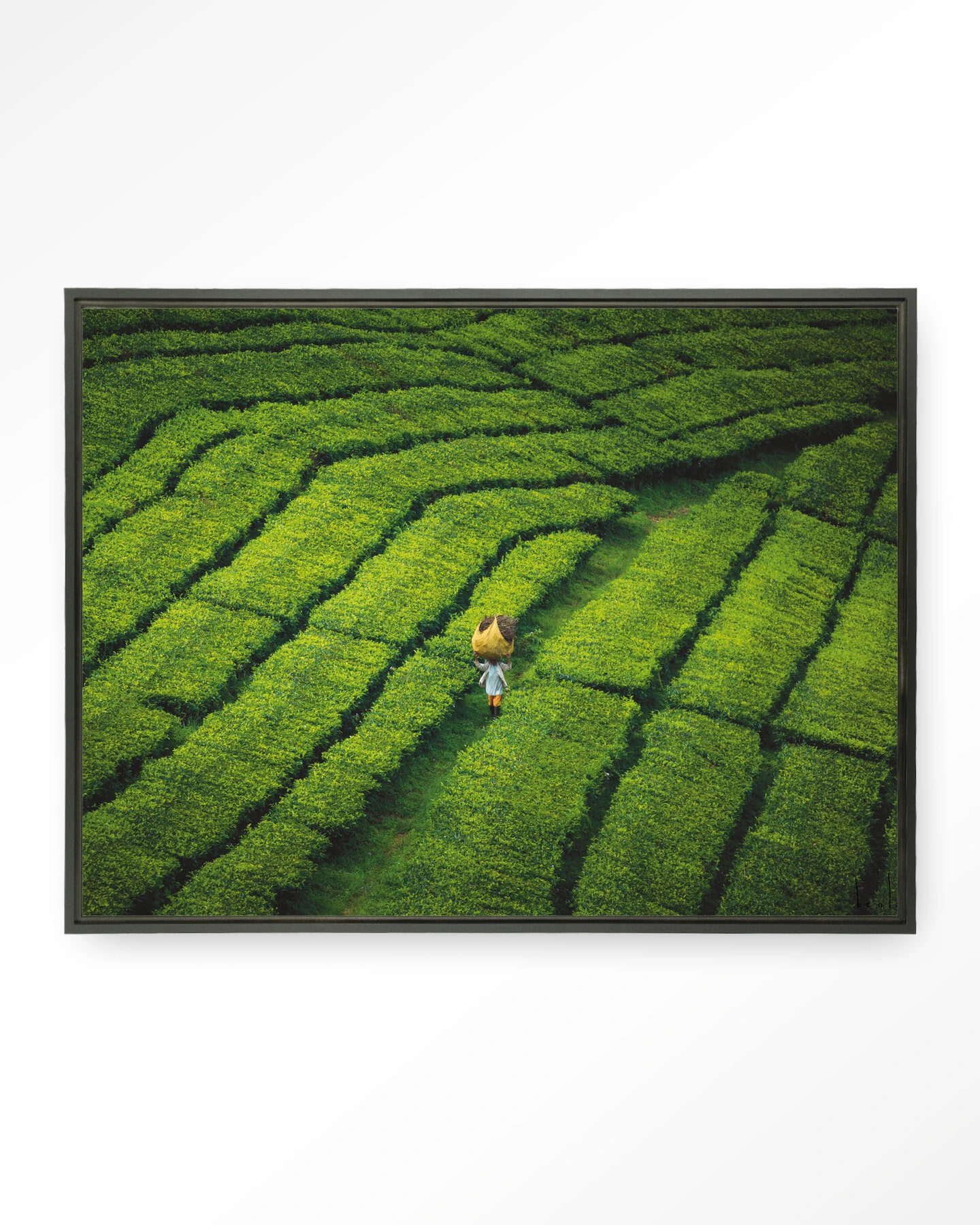 Urban Cotton Wandkleed 'Tote Pengalengan' 145 x 190cm in Floating Frame - black | Urban Cotton