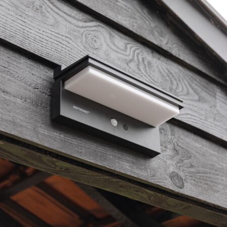 Veda - Moderne LED Solar wandlamp buiten met sensor - Bewegingssensor & Schemerschakelaar - 4 lichtstanden - 2700K warm wit - IP65 waterdicht - Zwart | HOFTRONIC