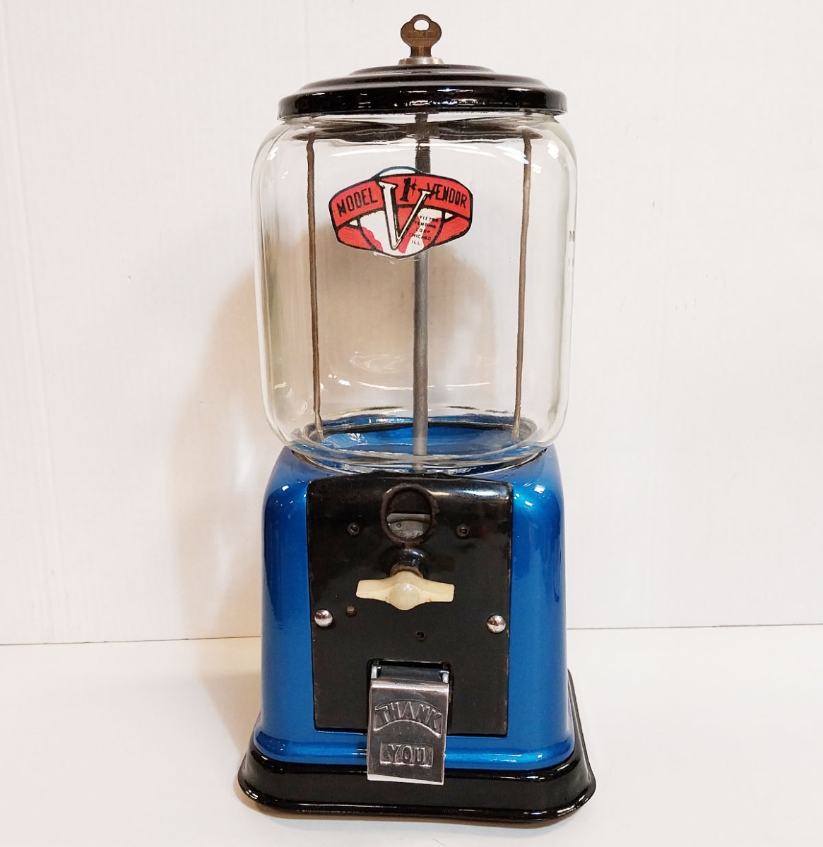 Victor Model V Snoep en Kauwgomballen Automaat Blauw - US 1$ Cents | The Dutch Pickers