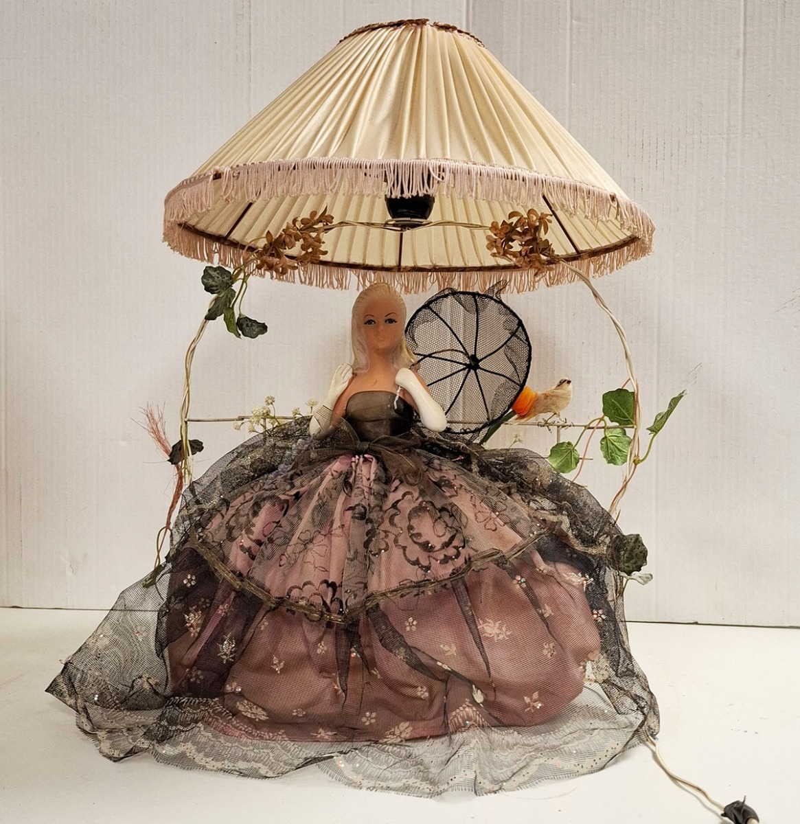 Vintage Kitsch Boudoir Doll Lamp | The Dutch Pickers