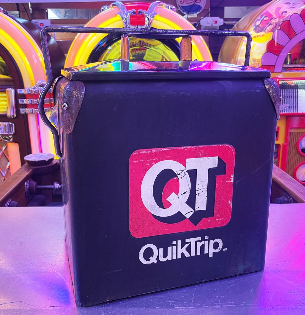 Vintage QuikTrip QT Picnic Cooler - Originele Stalen Koelbox - USA | The Dutch Pickers