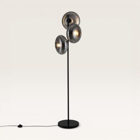 Virello - Zwarte Staande lamp Metaal 150 cm - Rookglas - 3 bollen - Klassiek Vintage Design - Woonkamer lamp - E27 fitting - Met voetschakelaar | LUSENZ