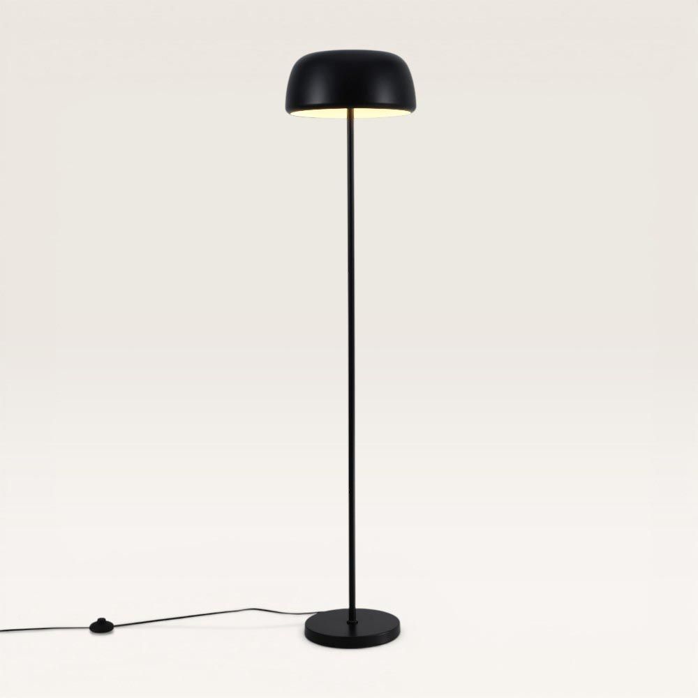 Voryn - Zwarte Staande lamp Metaal 150 cm - Klassiek modern design - Woonkamer lamp - E27 fitting - Met voetschakelaar | LUSENZ