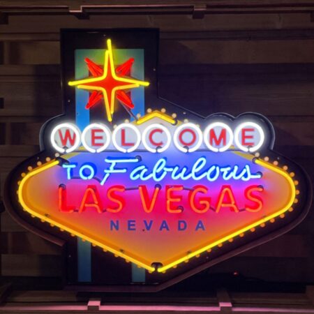 Welcome To Las Vegas Neon Verlichting In Metalen Bak 103 x 88 cm - Geel