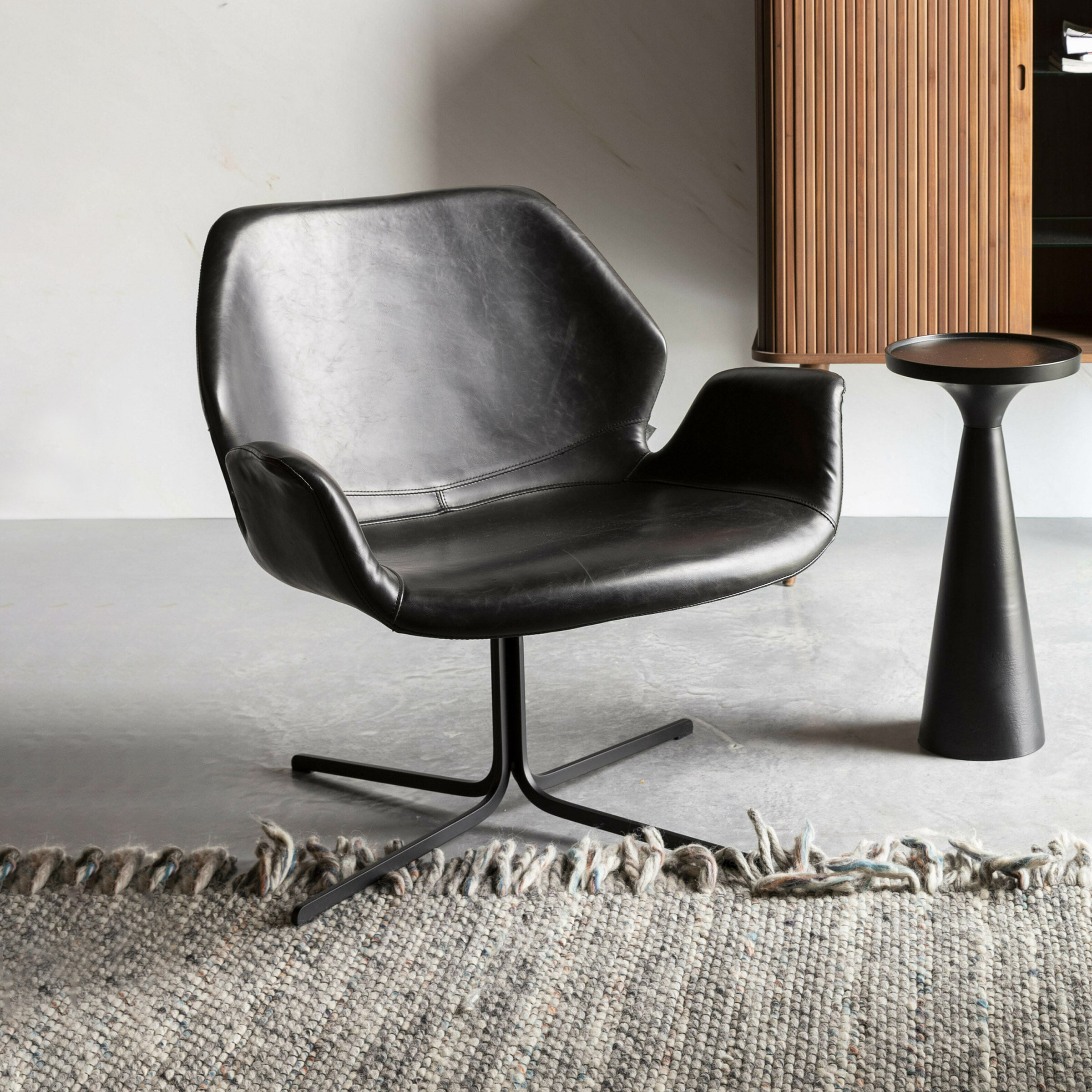 Zuiver Draaibare Fauteuil 'Nikki' Vintage PU leer