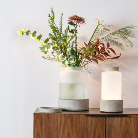 Zuiver Vaas/Tafellamp 'Reina' Beton en glas