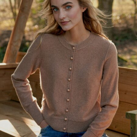 Cropped kasjmier vest met parelknopen | duurzaam & elegant